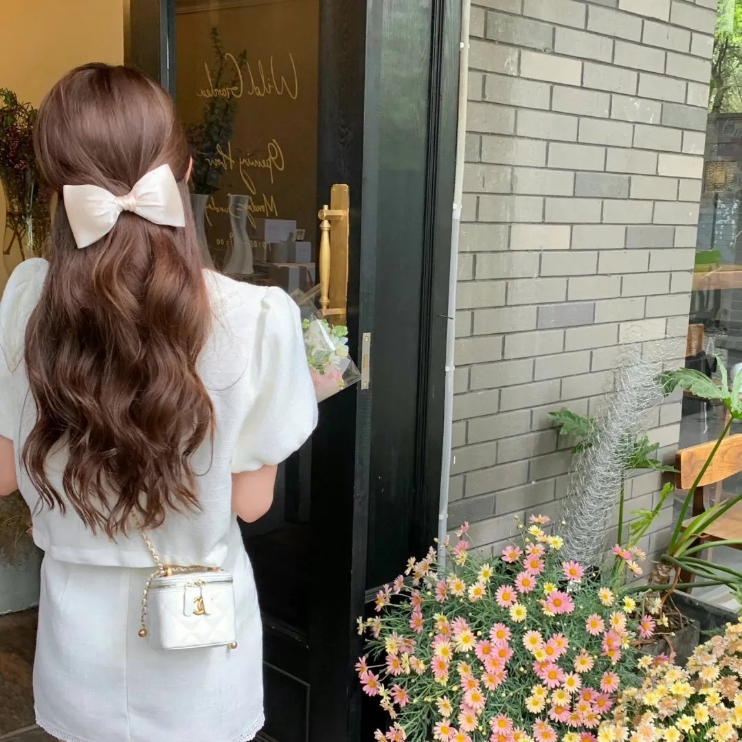 蜜桃女孩